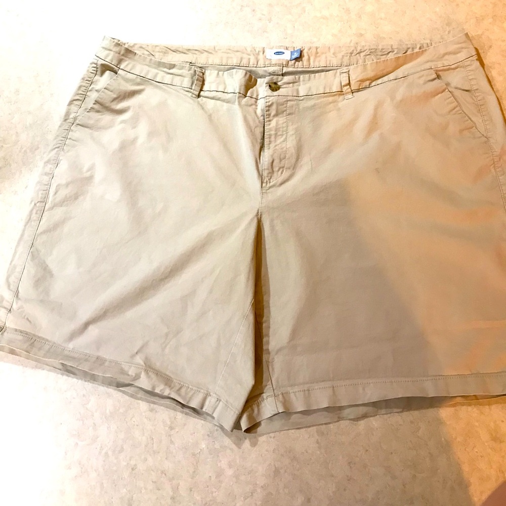 Old Navy Khaki Shorts, Women’s Size 28